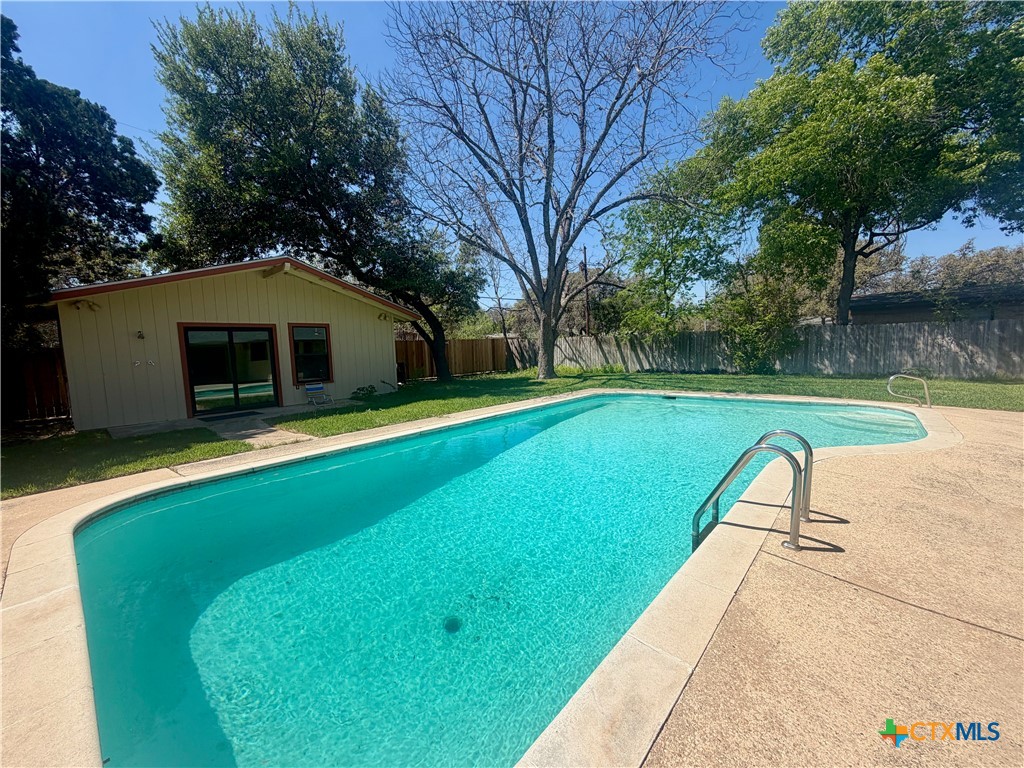 Photo 1 of 26 — 141 Oaklane Drive, Universal City, TX 78148