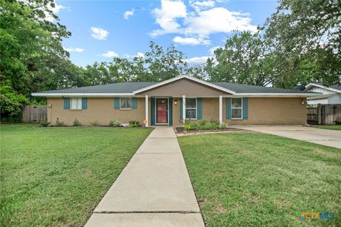 Photo of 305 W Division Street, Edna, TX 77957 (MLS # 619716)