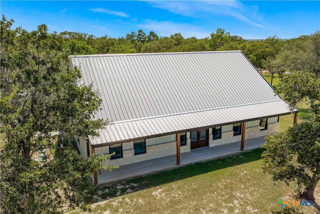 Photo of 37 Chaparral Road, Victoria, TX 77905 (MLS # 622487)