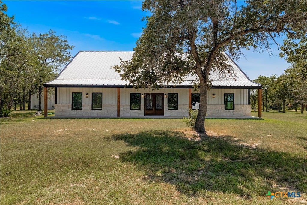 Photo of 37 Chaparral Road, Victoria, TX 77905 (MLS # 622487)