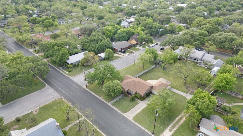 Photo of 802 W 1st Street, Lampasas, TX 76550 (MLS # 610721)