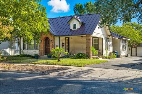 Photo of 611 S Austin Street, Seguin, TX 78155 (MLS # 594542)