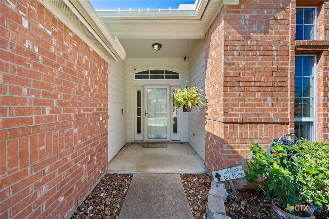 910 Neuberry Cliffe