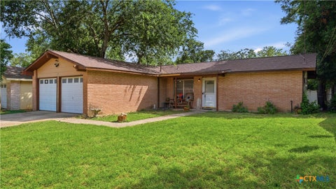 Photo of 629 Creek Drive, New Braunfels, TX 78130 (MLS # 618639)