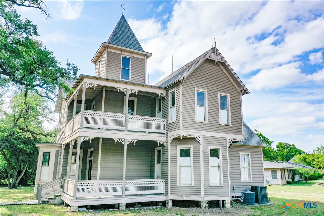 204 W Reuss Boulevard