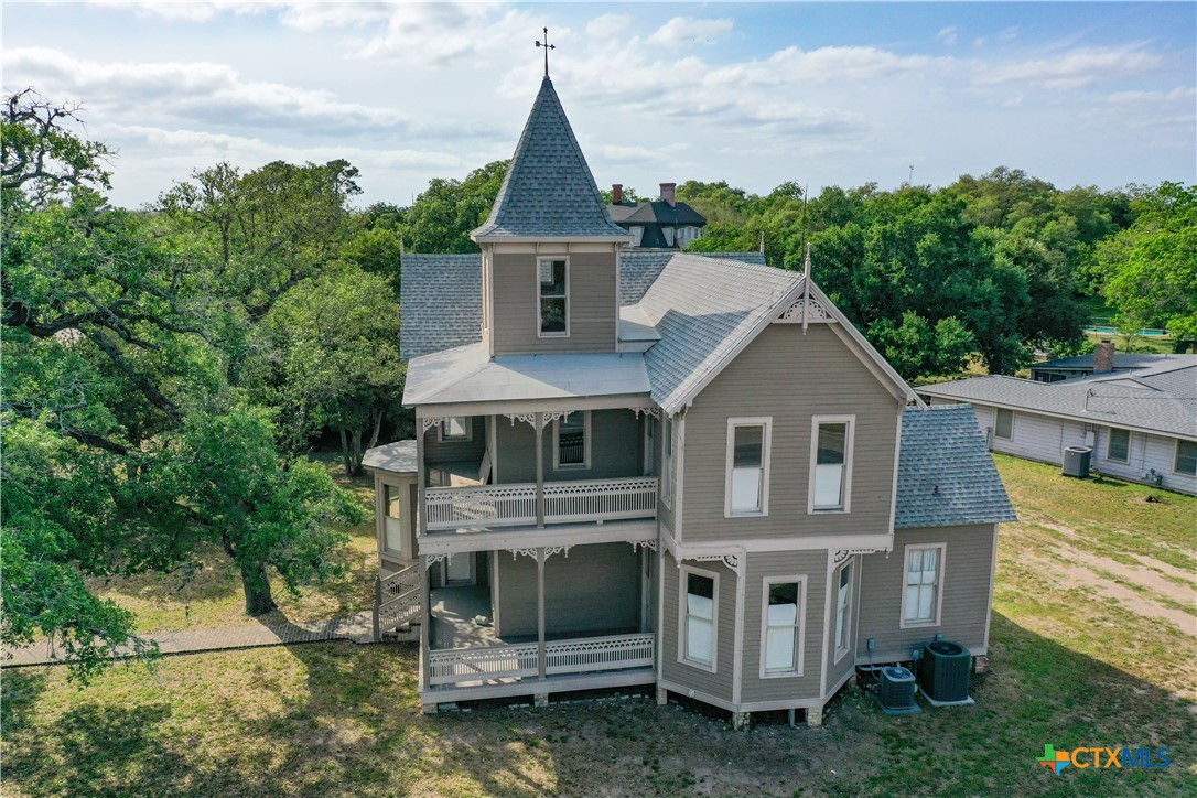 204 W Reuss Boulevard