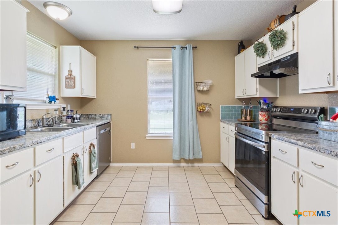 2202 Clairidge Avenue