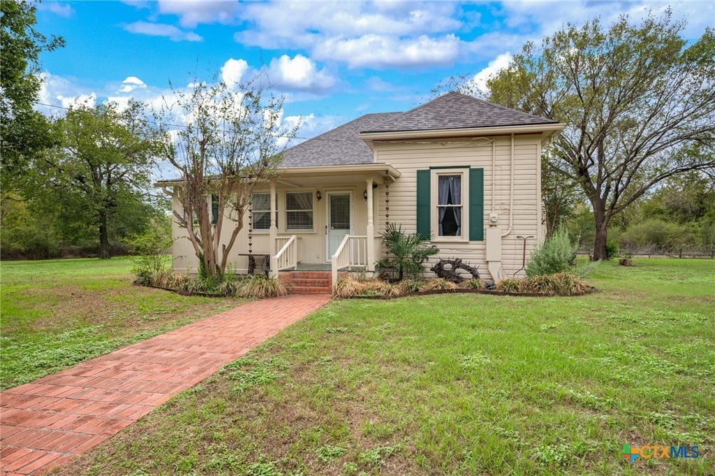 Photo of 701 N Maple Avenue, Hubbard, TX 76648 (MLS # 627969)