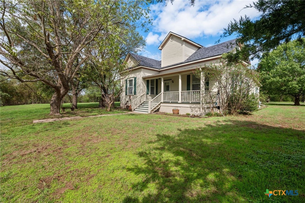 Photo of 701 N Maple Avenue, Hubbard, TX 76648 (MLS # 627969)