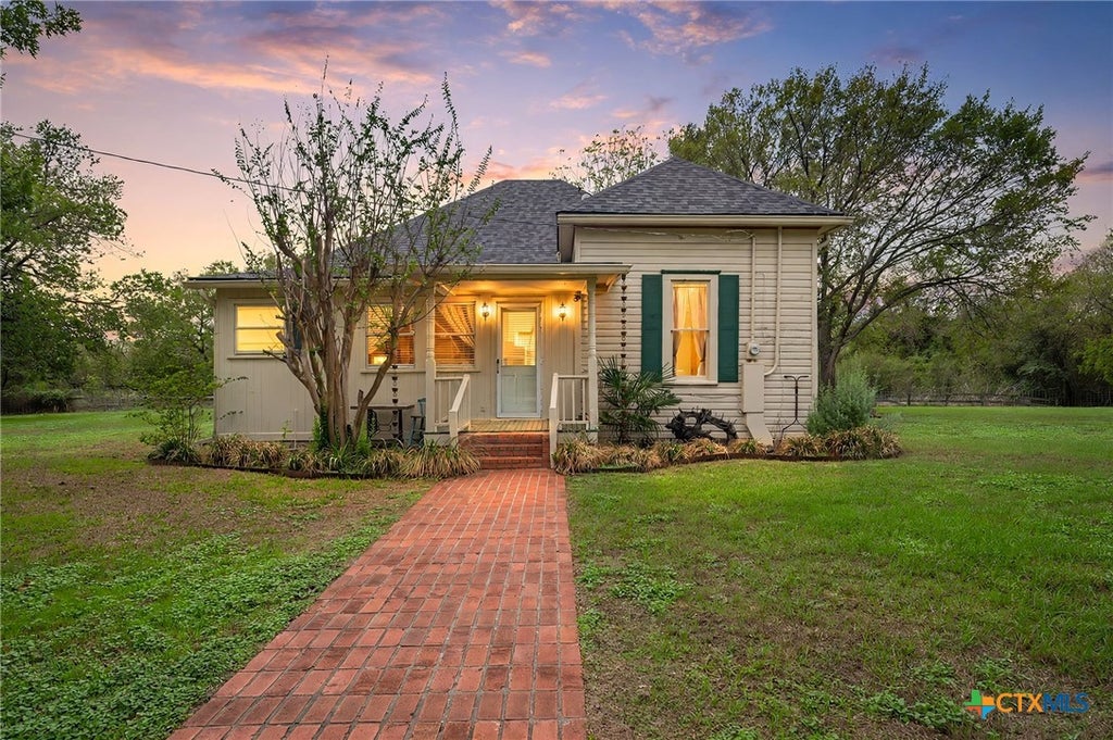 Photo of 701 N Maple Avenue, Hubbard, TX 76648 (MLS # 627969)