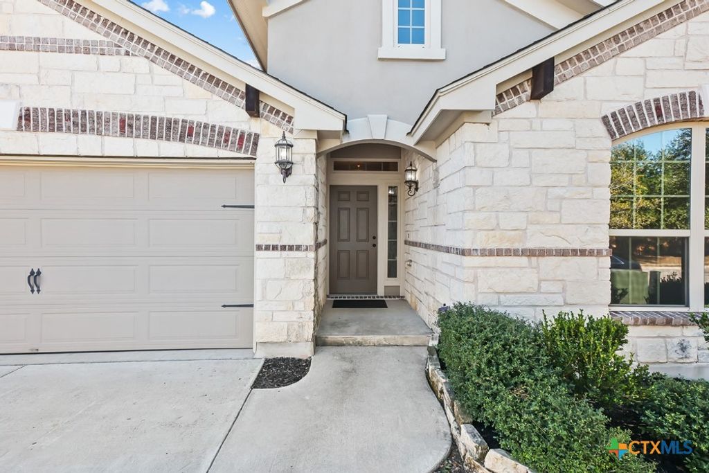 Photo of 105 Leather Oak Loop, San Marcos, TX 78666 (MLS # 597957)