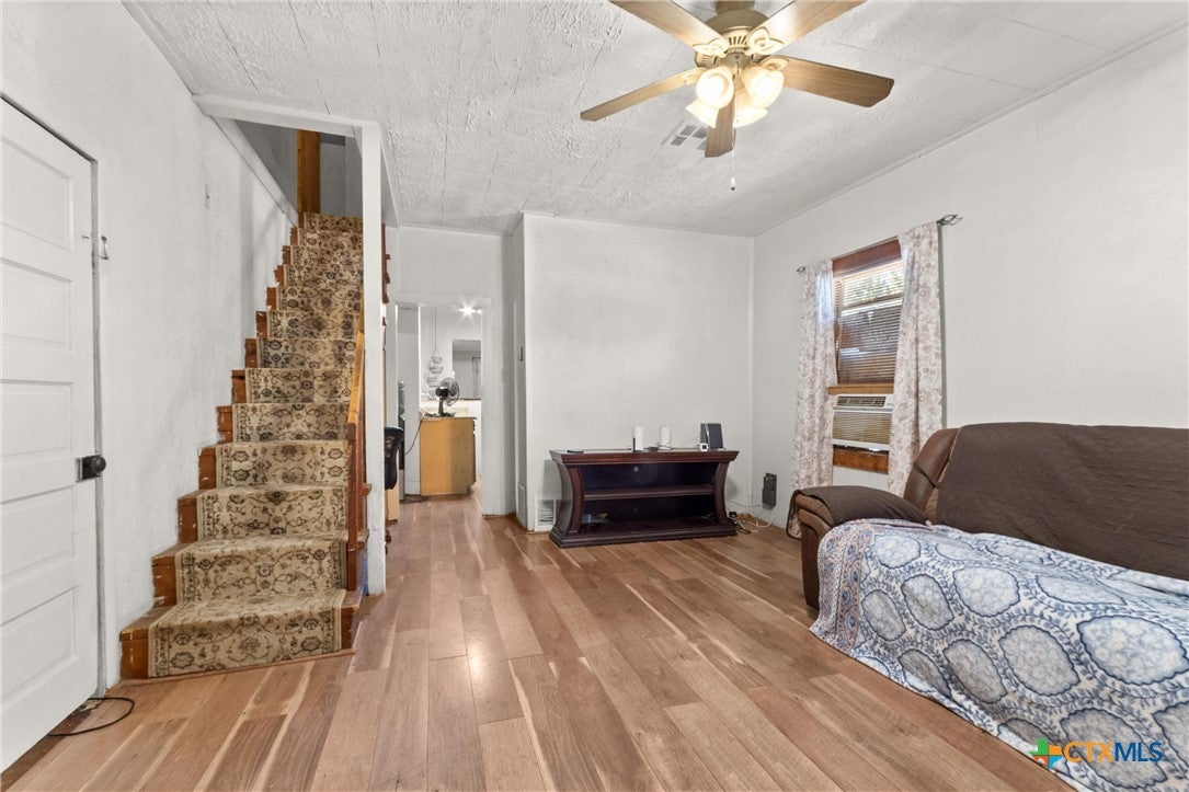 1307 W Mesquite