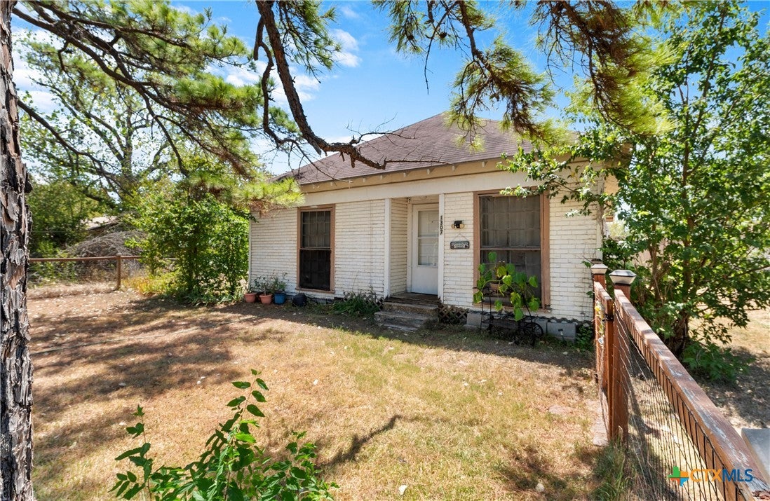 1307 W Mesquite
