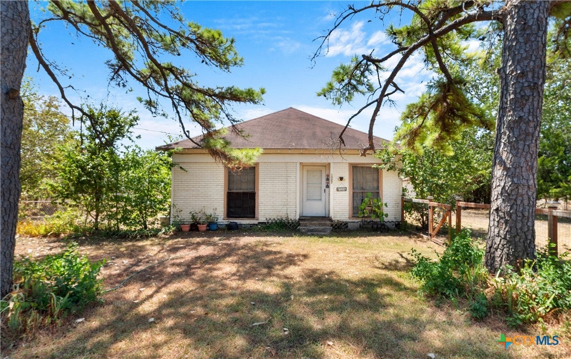 1307 W Mesquite