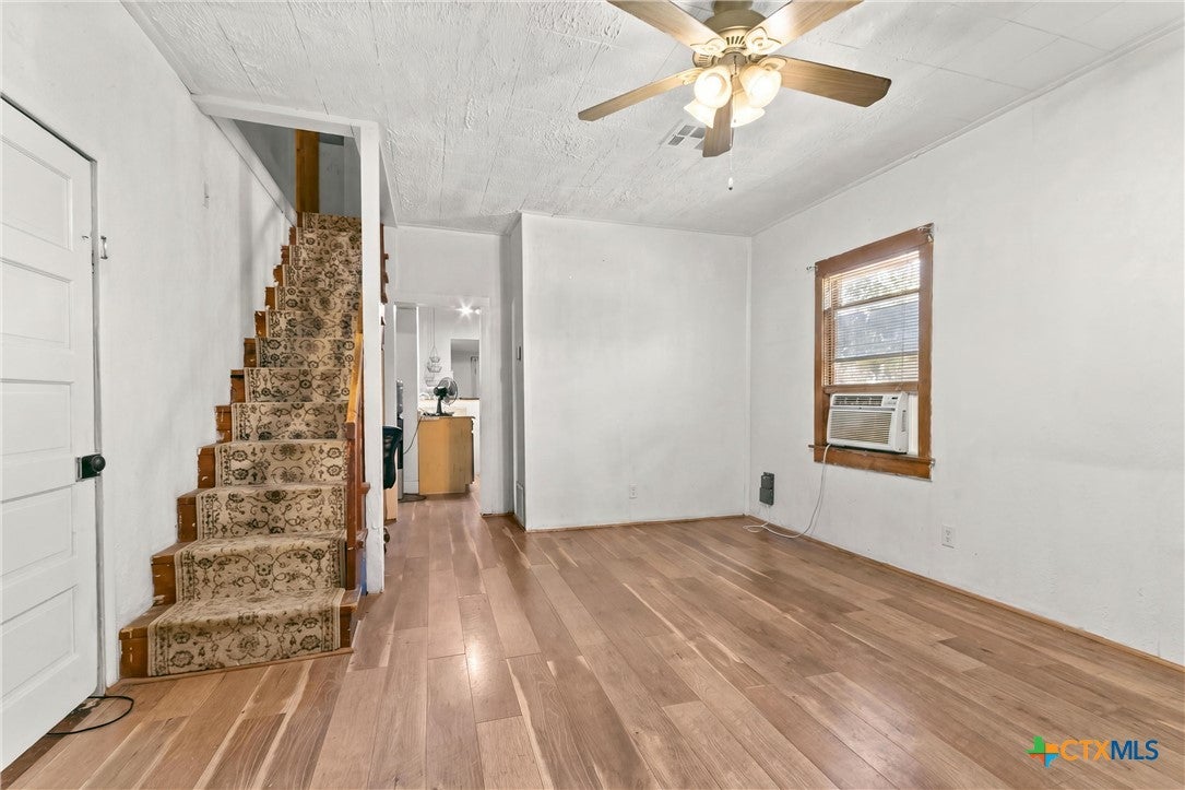 1307 W Mesquite