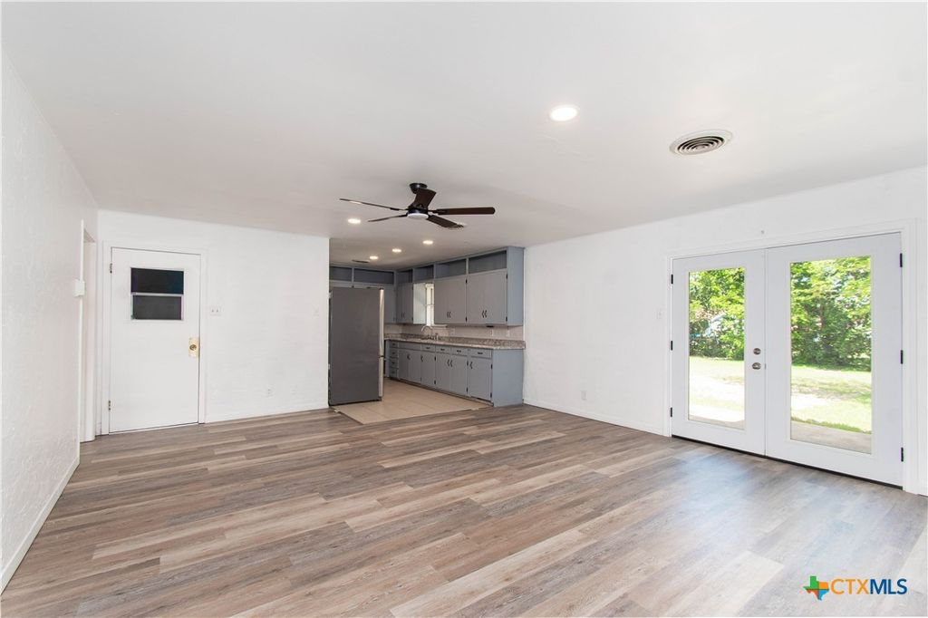 Photo of 1305 Fairway Drive, Belton, TX 76513 (MLS # 610561)