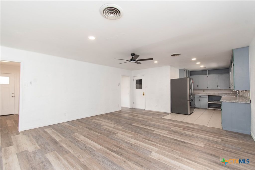 Photo of 1305 Fairway Drive, Belton, TX 76513 (MLS # 610561)