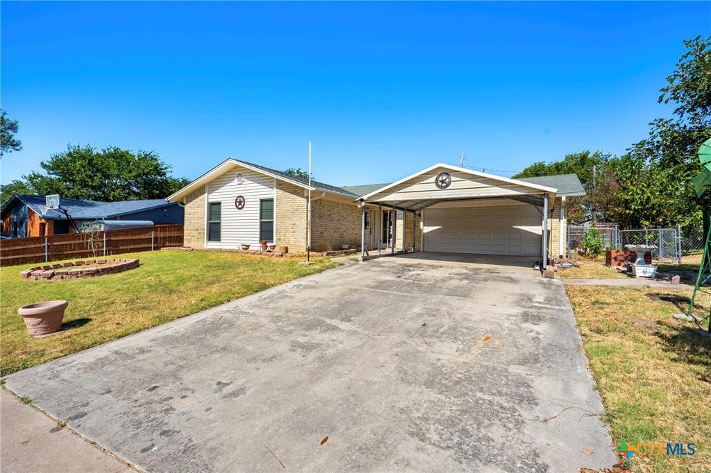 Photo of 2803 Lawndale Street, Killeen, TX 76549 (MLS # 623357)