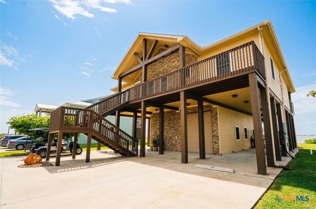 553 Bayside Drive