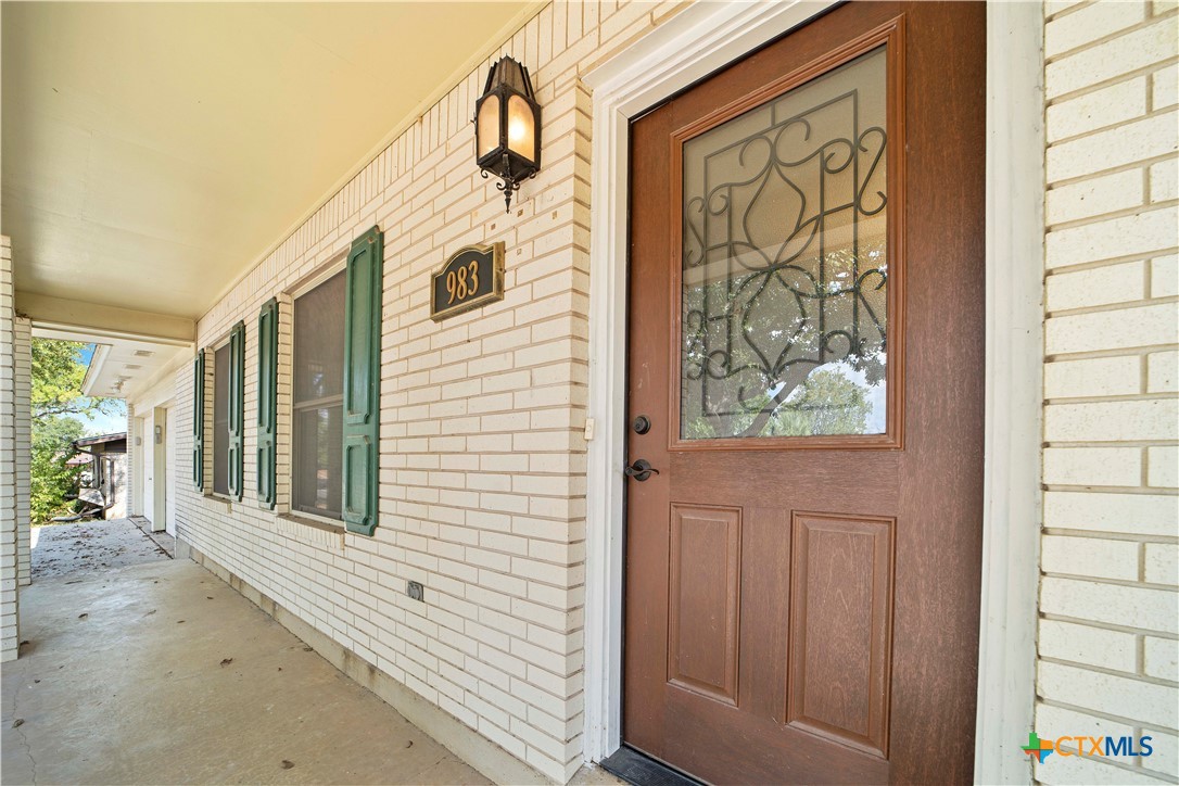 983 Hollyhock Lane