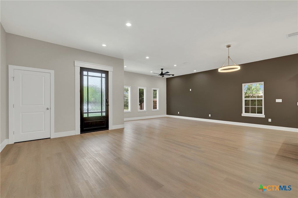 Photo of 455 S Hackberry Avenue, New Braunfels, TX 78130 (MLS # 613011)