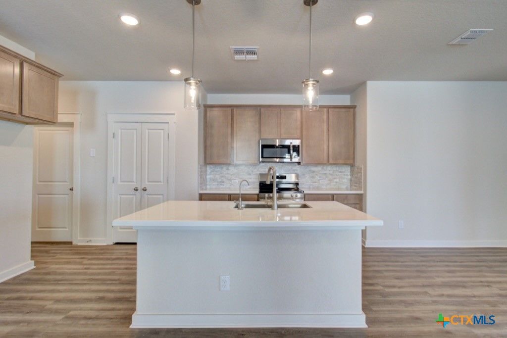listing image 0
