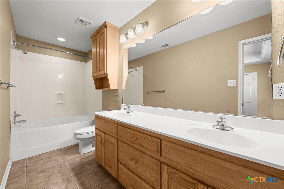816 Twin Oaks Drive