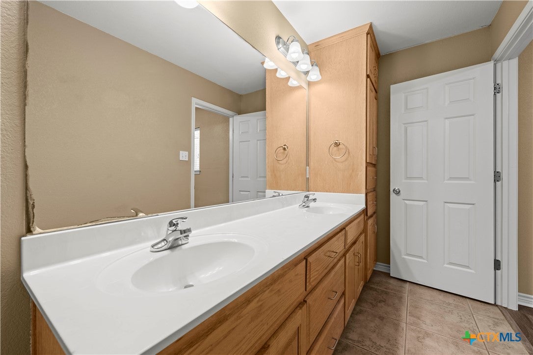 816 Twin Oaks Drive