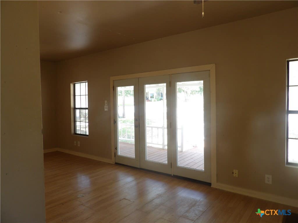 Photo of 493 W Jahn Street, New Braunfels, TX 78130 (MLS # 622868)