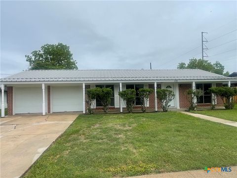 Photo of 2006 Bon Aire Avenue, Victoria, TX 77901 (MLS # 612077)