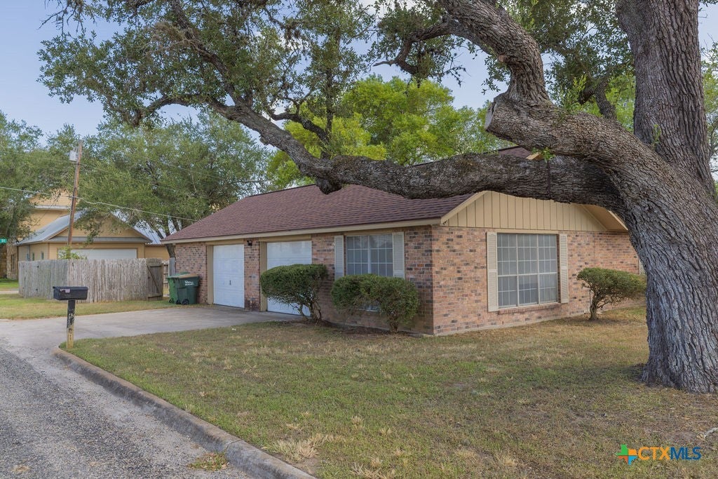 201 Oak Lane