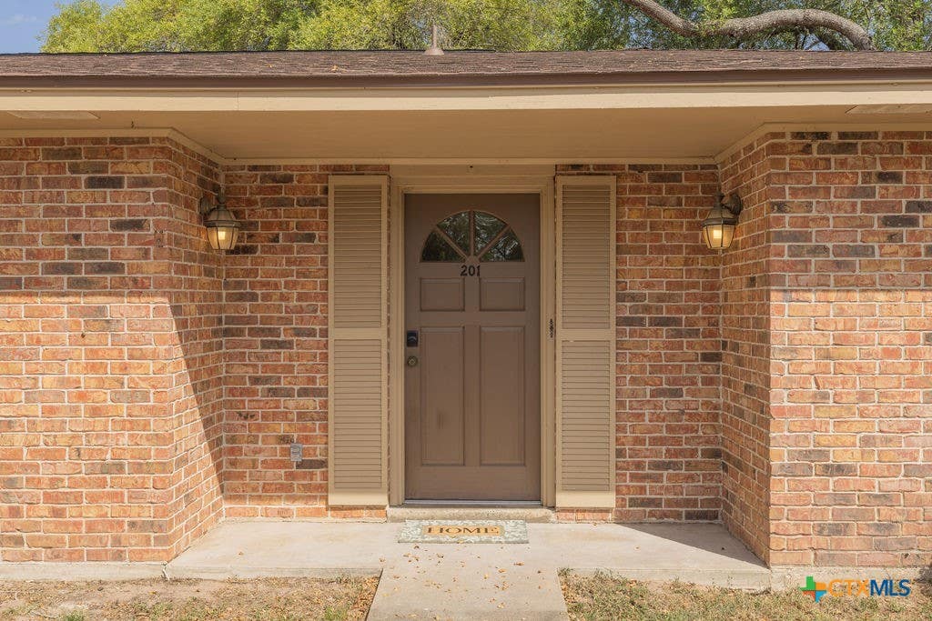 Photo of 201 Oak Lane, Cuero, TX 77954 (MLS # 622948)