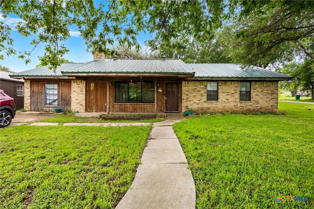 Photo of 401 N 14th Street, Buckholts, TX 76518 (MLS # 610704)
