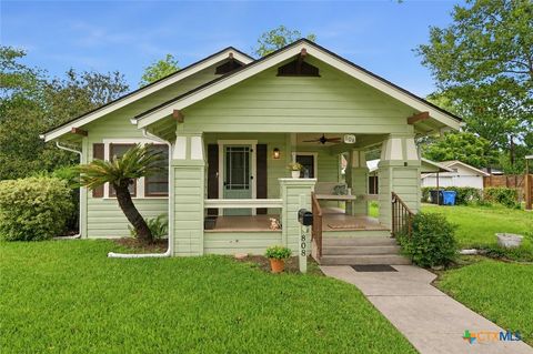 Photo of 808 E Krezdorn Street, Seguin, TX 78155 (MLS # 613106)