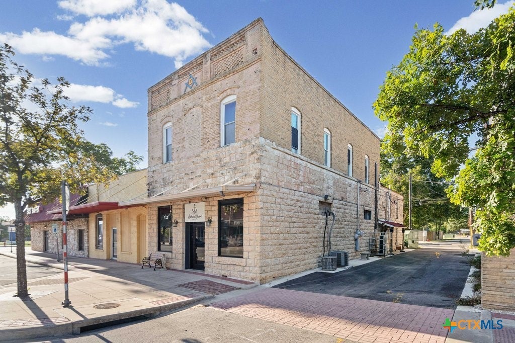 Photo of 107 W Center Street, Kyle, TX 78640 (MLS # 626561)