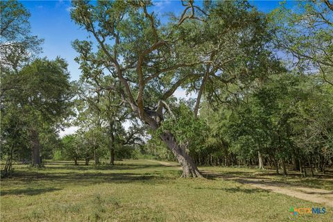 1733 County Road 284 Edna TX 77957
