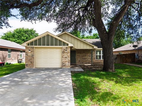 Photo of 908 E Avenue B, Lampasas, TX 76550 (MLS # 613814)
