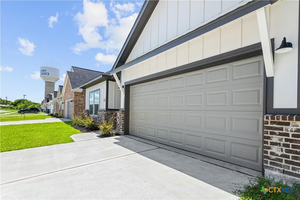 Photo of 316 Cardinal Drive, Port Lavaca, TX 77979 (MLS # 622966)