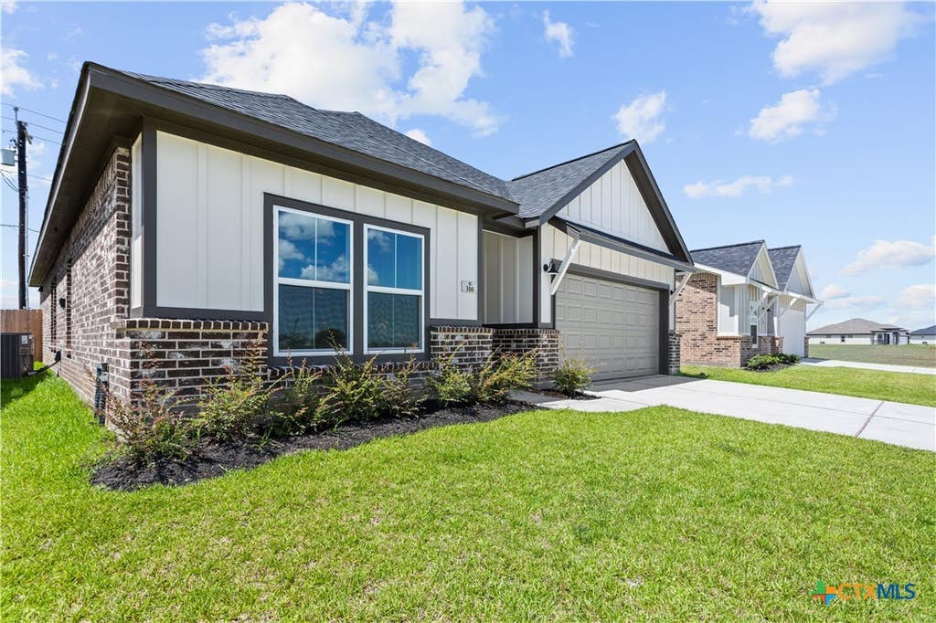 Photo of 316 Cardinal Drive, Port Lavaca, TX 77979 (MLS # 622966)