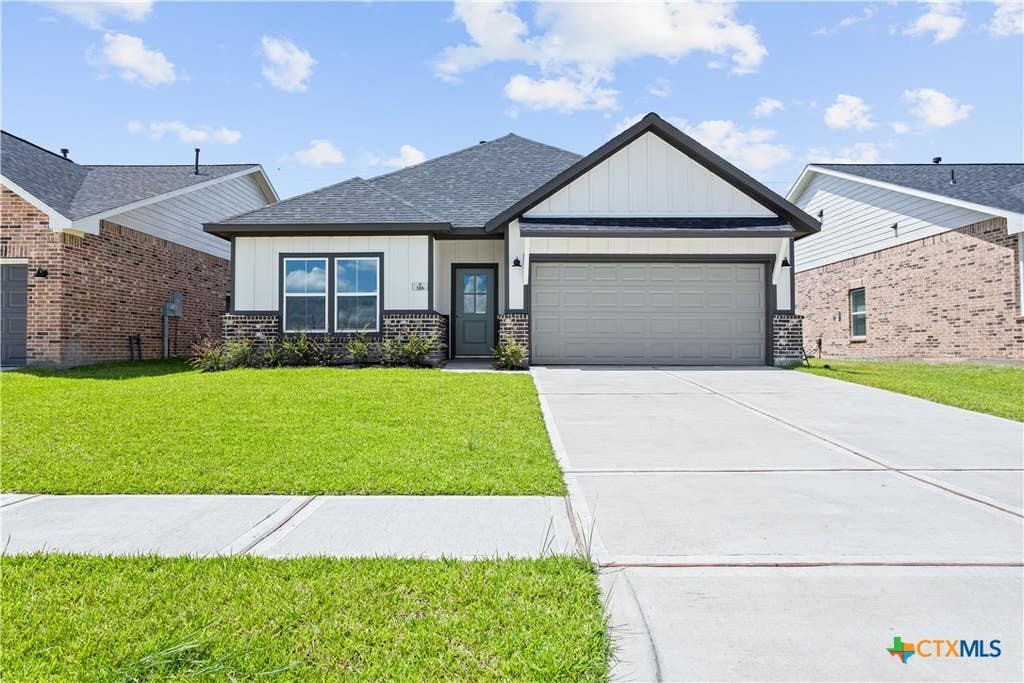 Photo of 316 Cardinal Drive, Port Lavaca, TX 77979 (MLS # 622966)