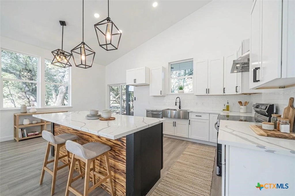 Photo of 4 Huisache Lane, Wimberley, TX 78676 (MLS # 621241)