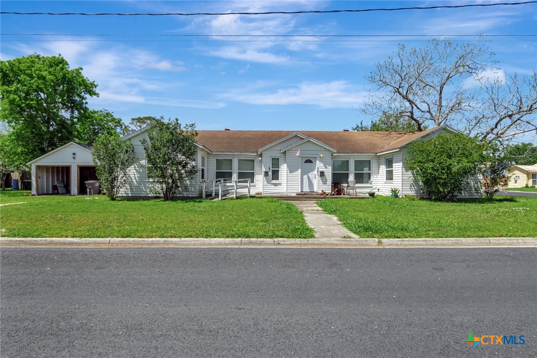 Photo 1 of 38 — 1005 Macarthur Street, Victoria, TX 77901