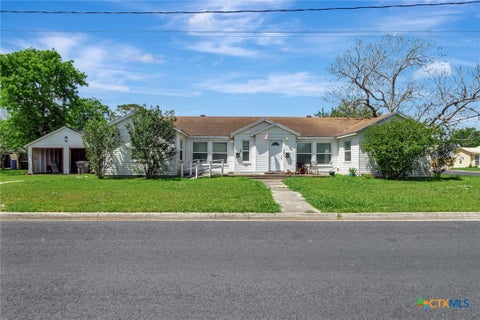 Photo of 1005 Macarthur Street, Victoria, TX 77901 (MLS # 616577)
