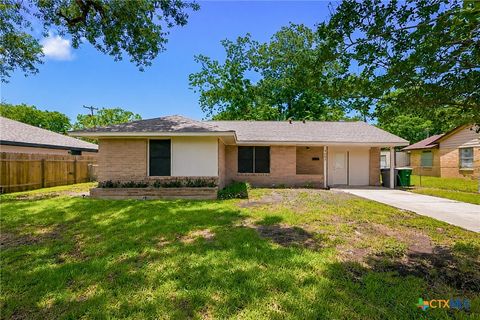 Photo of 1607 Bexar Avenue, Victoria, TX 77901 (MLS # 614490)
