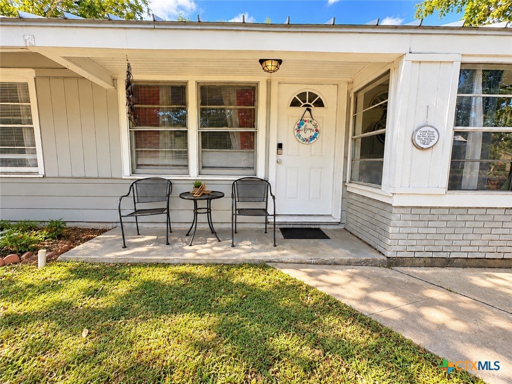 1119 N East