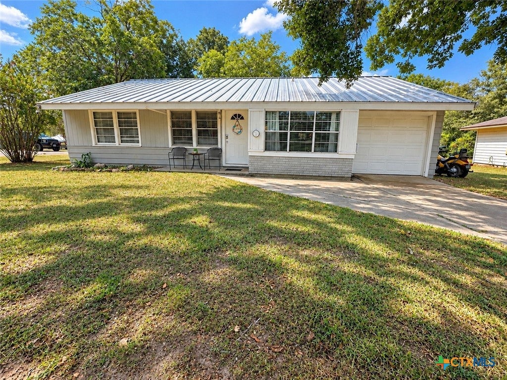 1119 N East