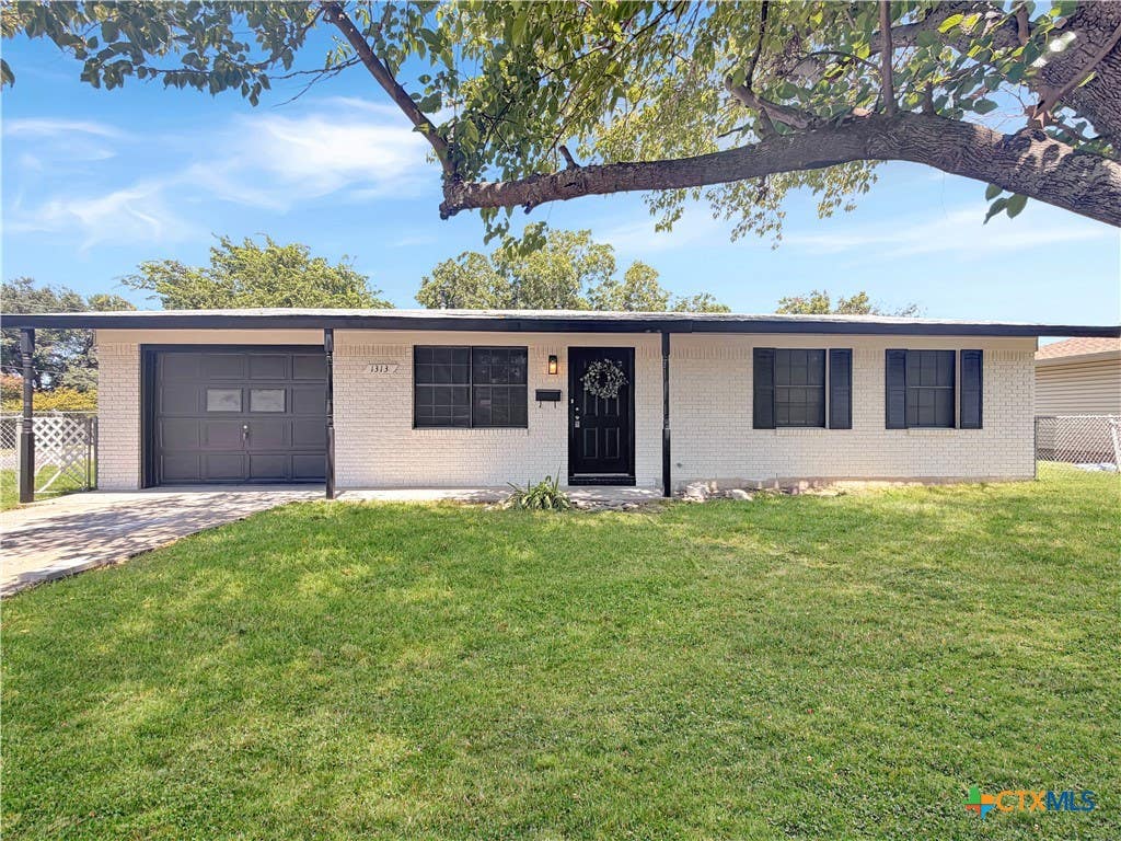 Photo of 1313 Kathey Drive, Killeen, TX 76549 (MLS # 621503)