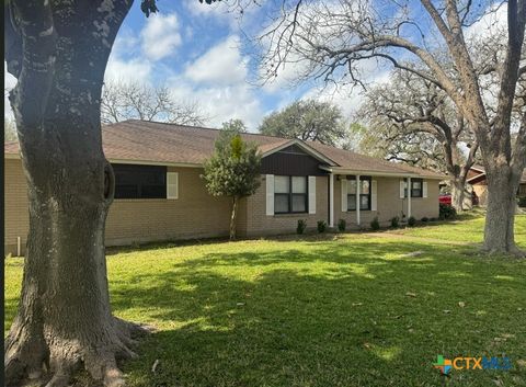 1209 E Morgan Avenue Cuero TX 77954