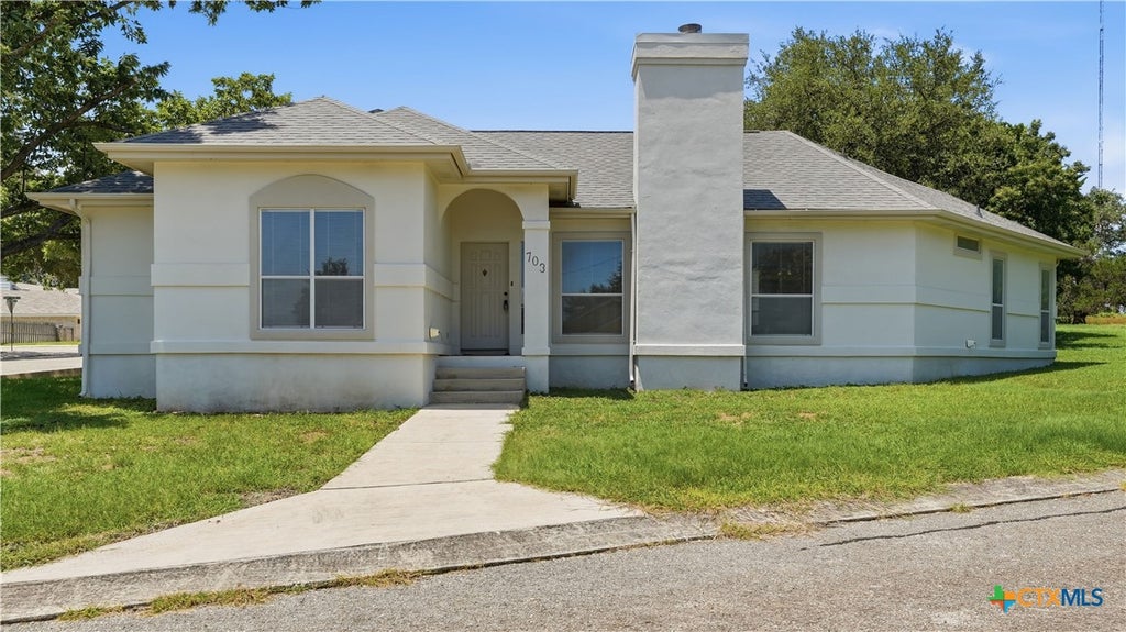 Photo of 703 Lazy Bluff Lane, New Braunfels, TX 78130 (MLS # 621230)