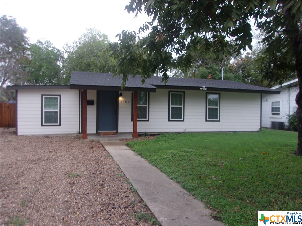 Photo 1 of 9 — 2004 E Rosebud Avenue, Victoria, TX 77901